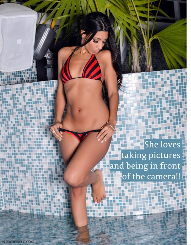 Glamour Bikini Vanessa Bueno