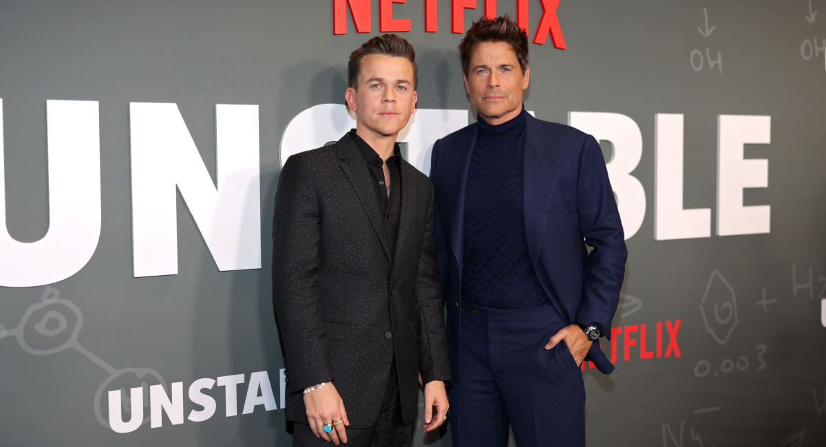 John Owen Lowe y Rob Lowe asisten al estreno de Netflix 
