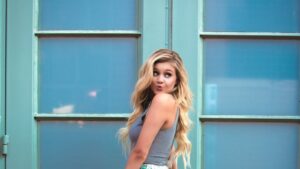 kelsey ballerini portada